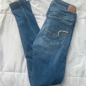 SOLD - American Eagle medium wash size 2 jeans